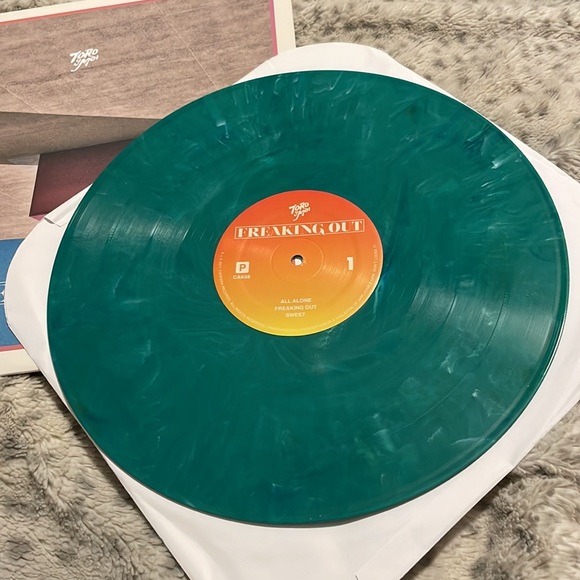 Toro Y Moi - Freaking Out EP Green Vinyl - Picture 2 of 3